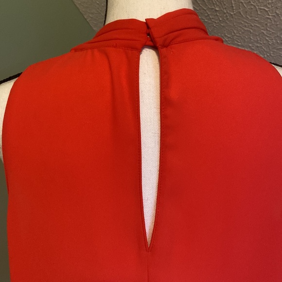 Lush Pleated V-neck Tank - Picture 8 of 11